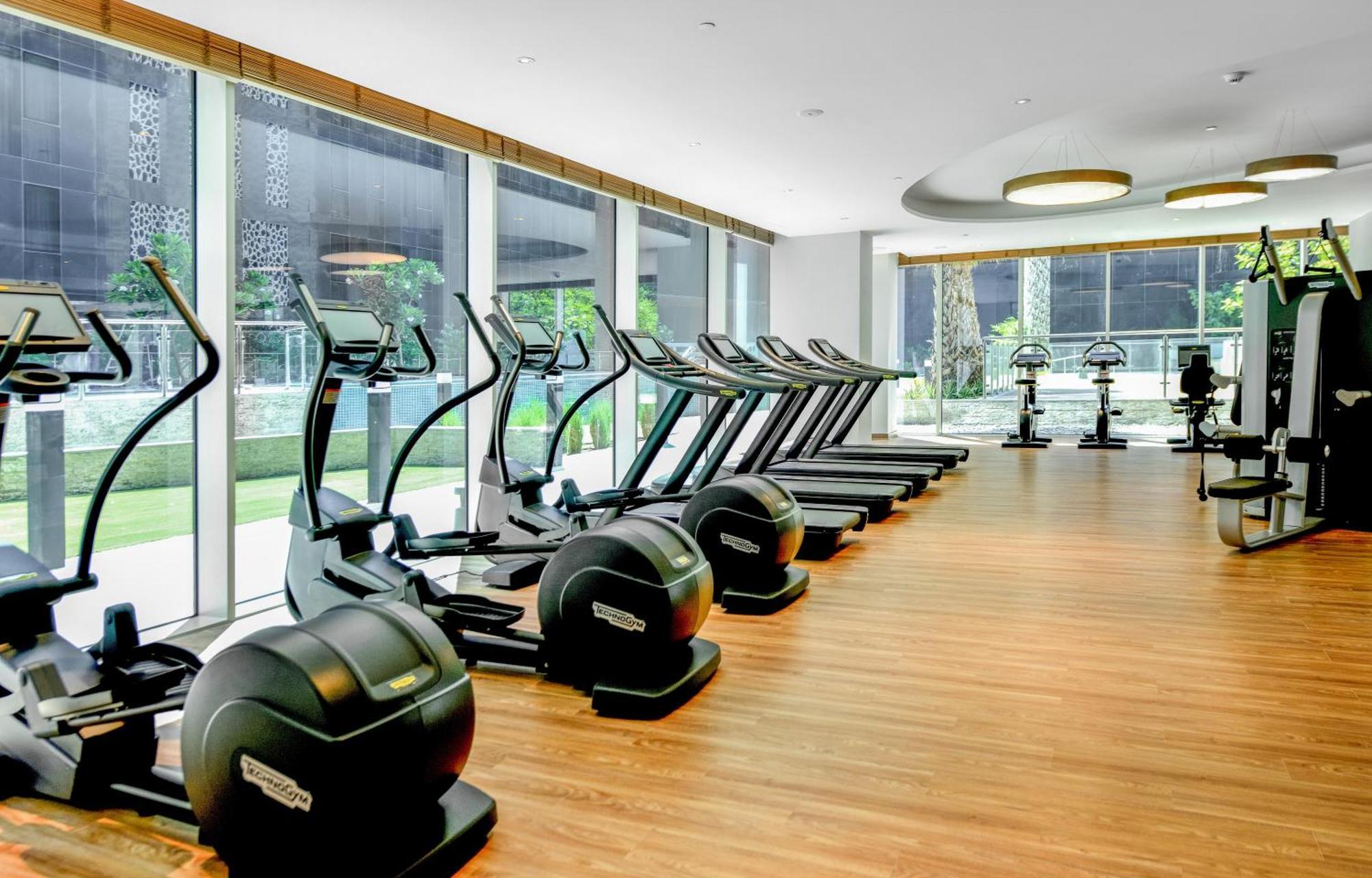 Grand Mercure Dubai City Exterior foto The gym at the hotel
