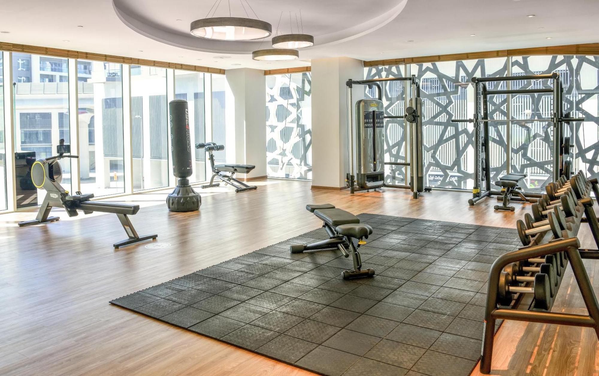 Grand Mercure Dubai City Exterior foto The gym at the hotel