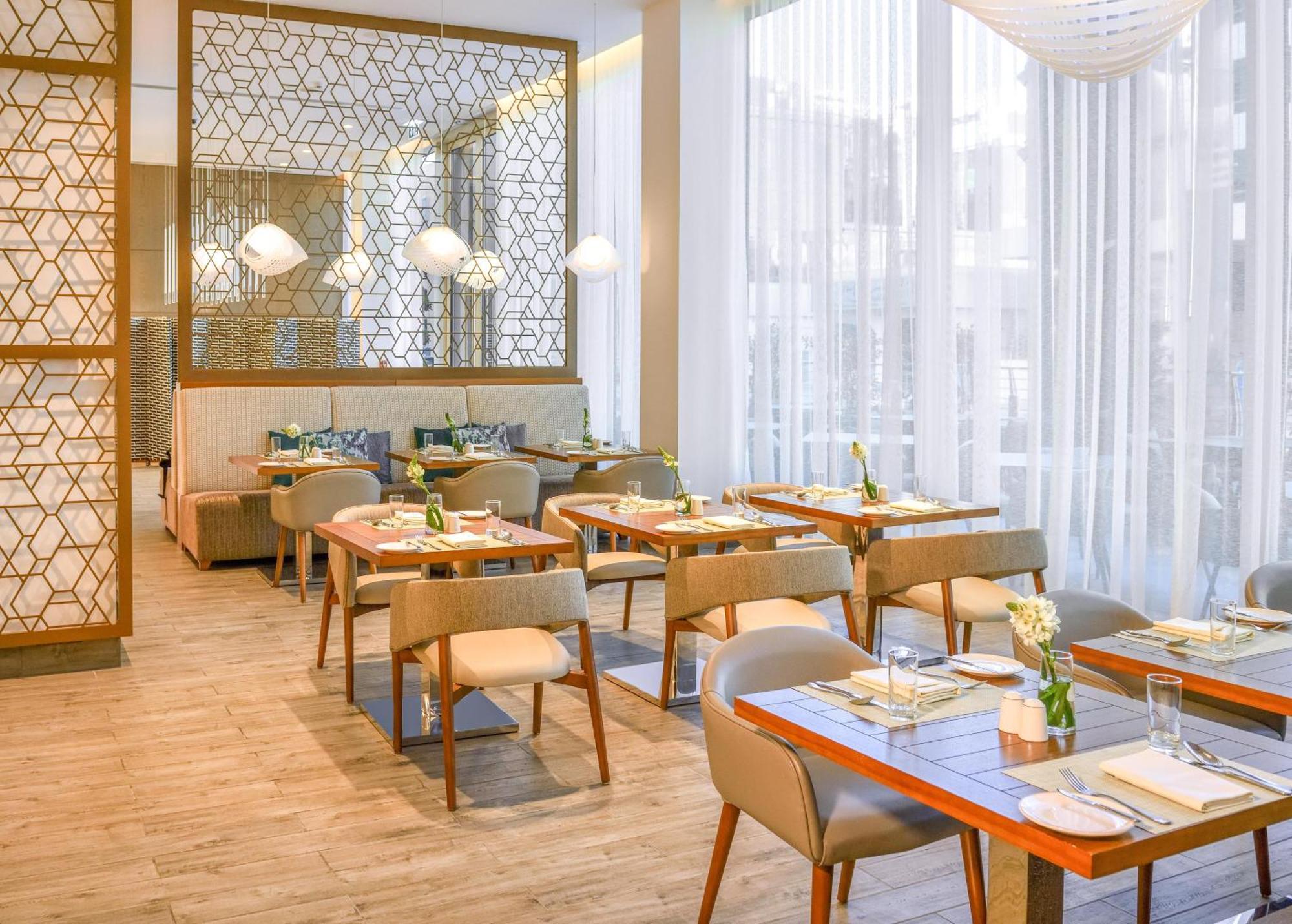 Grand Mercure Dubai City Exterior foto The restaurant